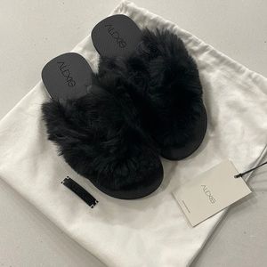 Alexis Faux Fur, Black, Rubber Thong Sandals size 39/40. Includes travel bag.